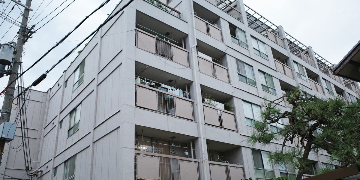 築年数の経過した集合住宅の外観